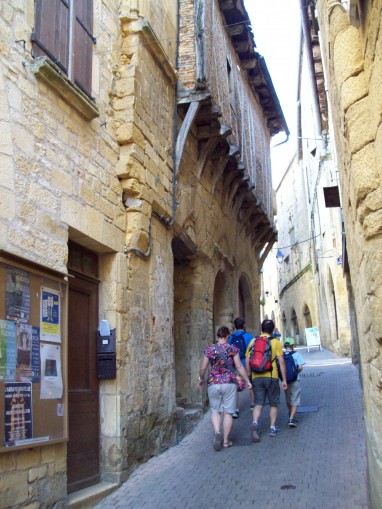 Maison à colombages et encorbellement