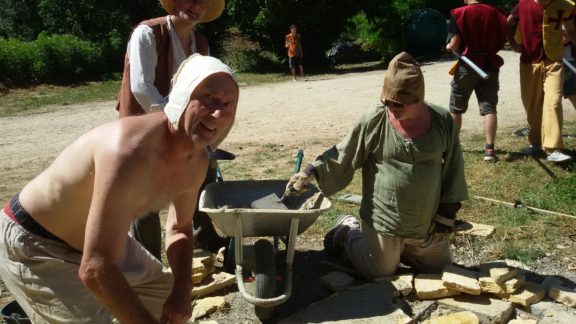 On restaure le puits protégés par les guerriers