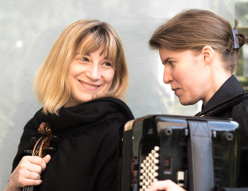 Le duo Amanda Favier et Elodie Soulard pour le concert aux chandelles du 9 août 2022 à 21h.